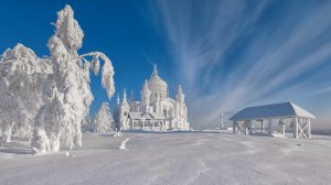 Обои для рабочего стола: Заснеженный монастыр...