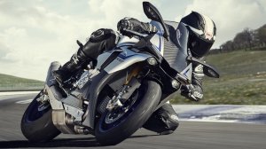 Мотогонщик на Yamaha R1 - скачать обои на рабочий стол